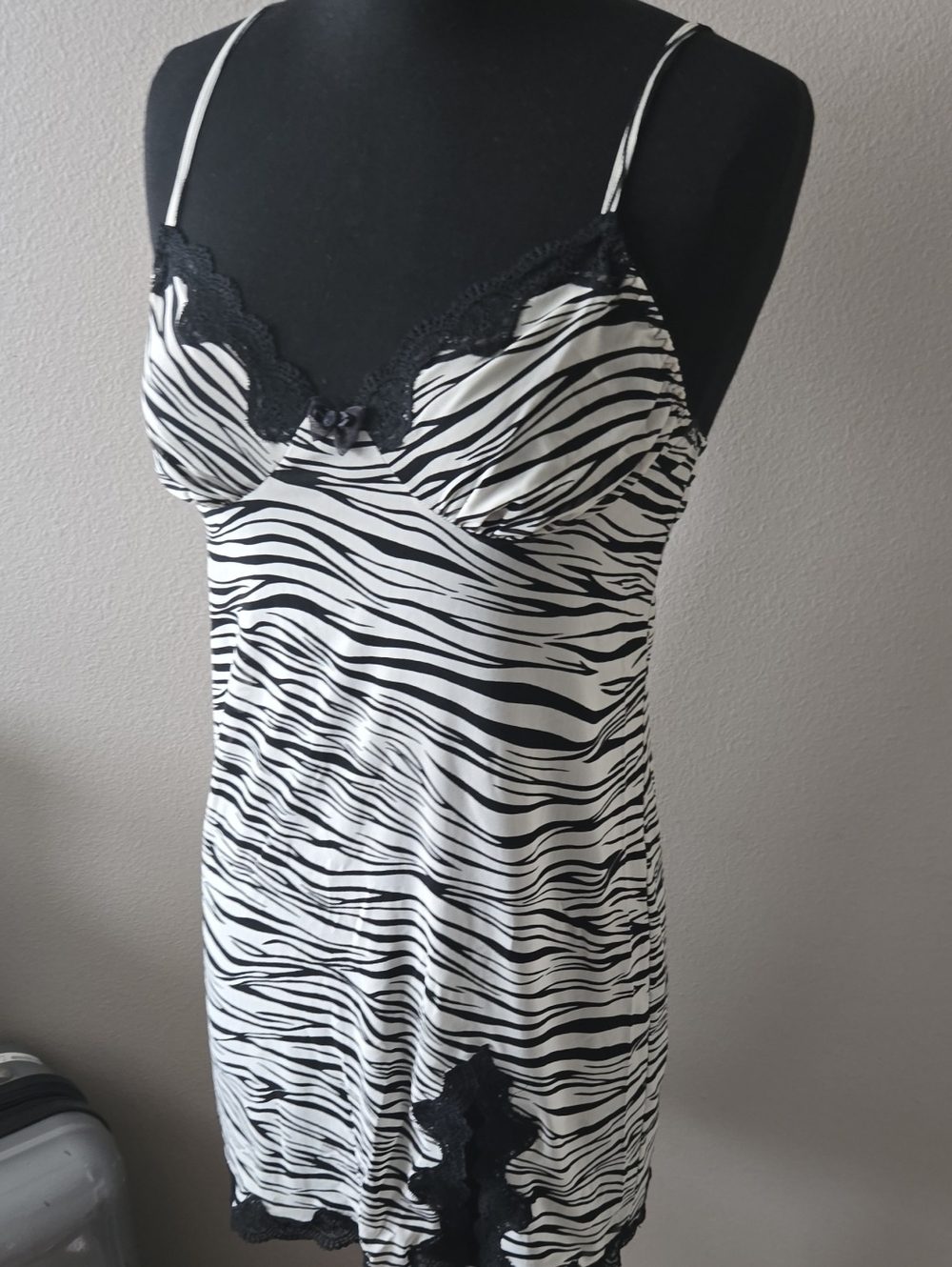 Old HOLLYWOOD CHARM Black & White Zebra Slip Nightdress